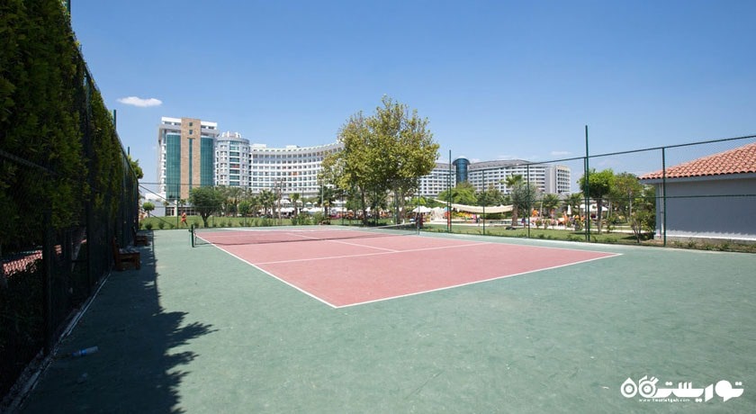 زمین تنیس هتل شروود بریز ز ریزورت